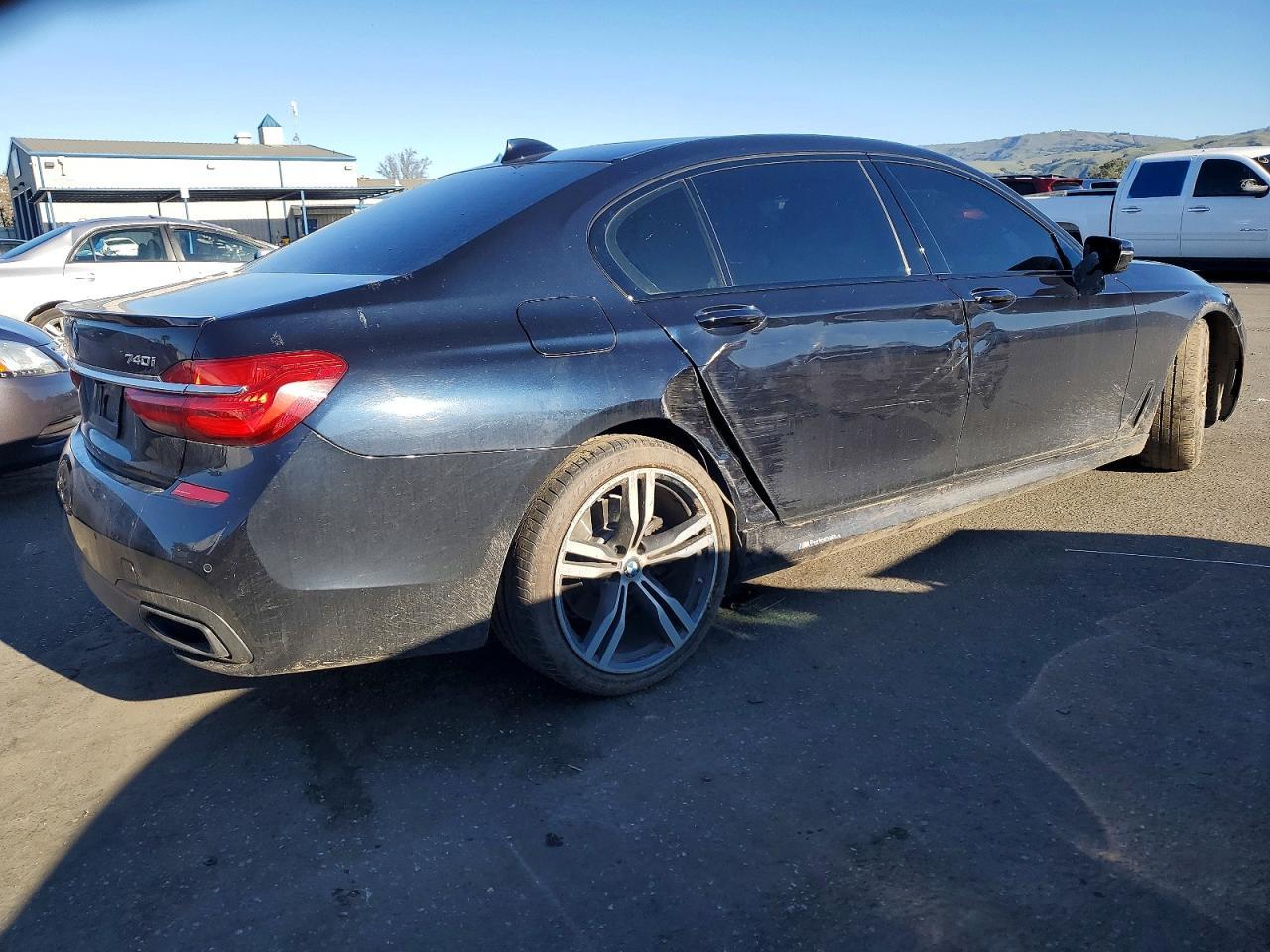 2016 BMW 740 i
