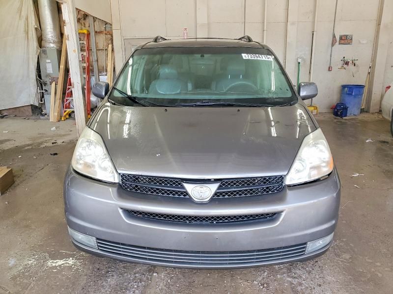 2005 Toyota Sienna xle