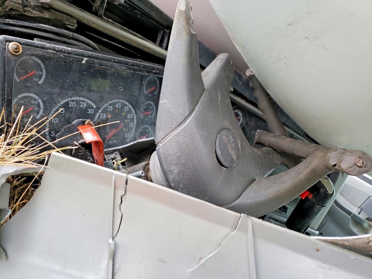 2005 Freightliner Columbia 120 Semi Truck