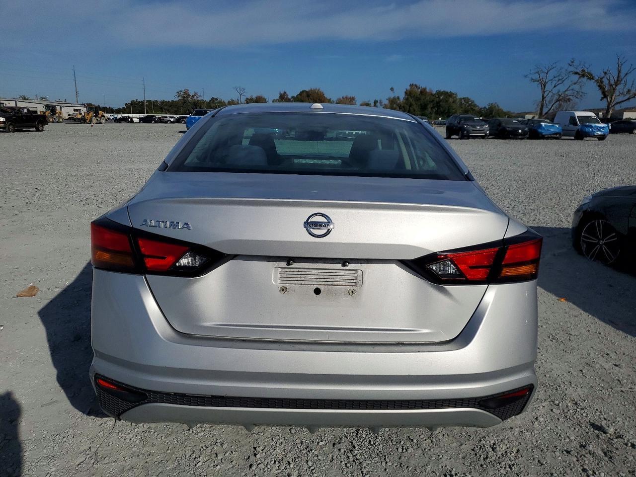 2020 Niss Altima 2.5 s
