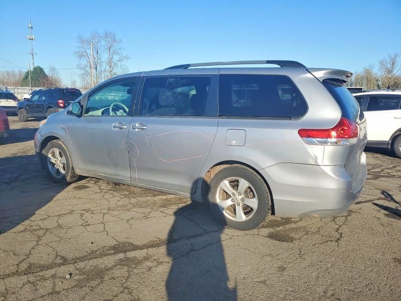 2012 Toyota Sienna le