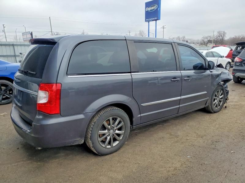 2016 Chrysler Town & Country s