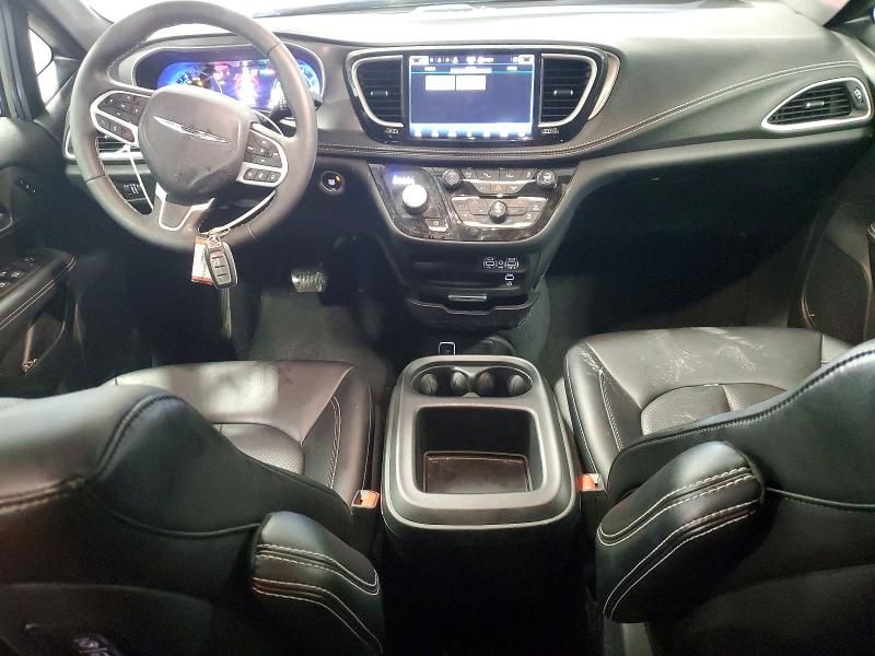 2025 Chrysler Pacifica Hybrid Select