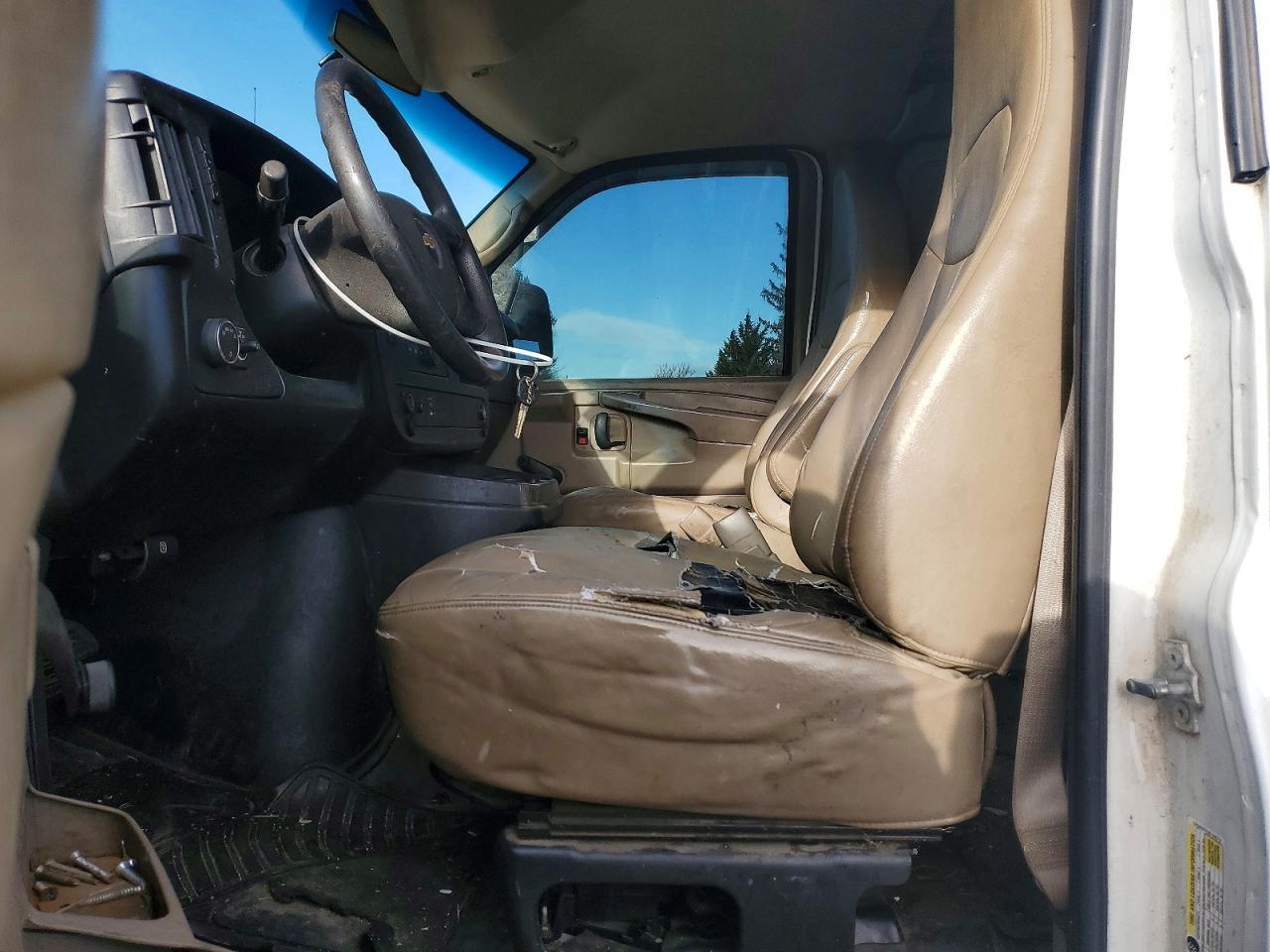 2011 Chevrolet Express 2500 Delivery Van