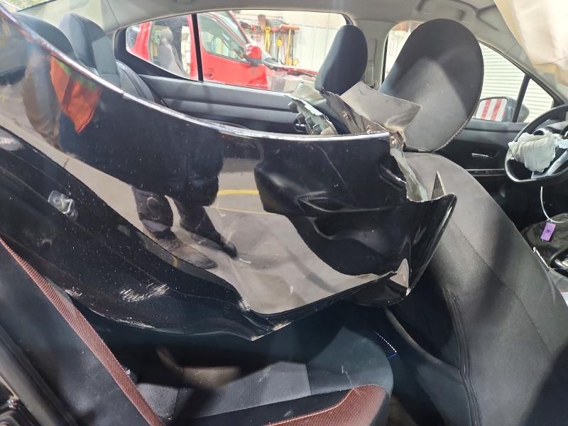 2022 Nissan Versa sr