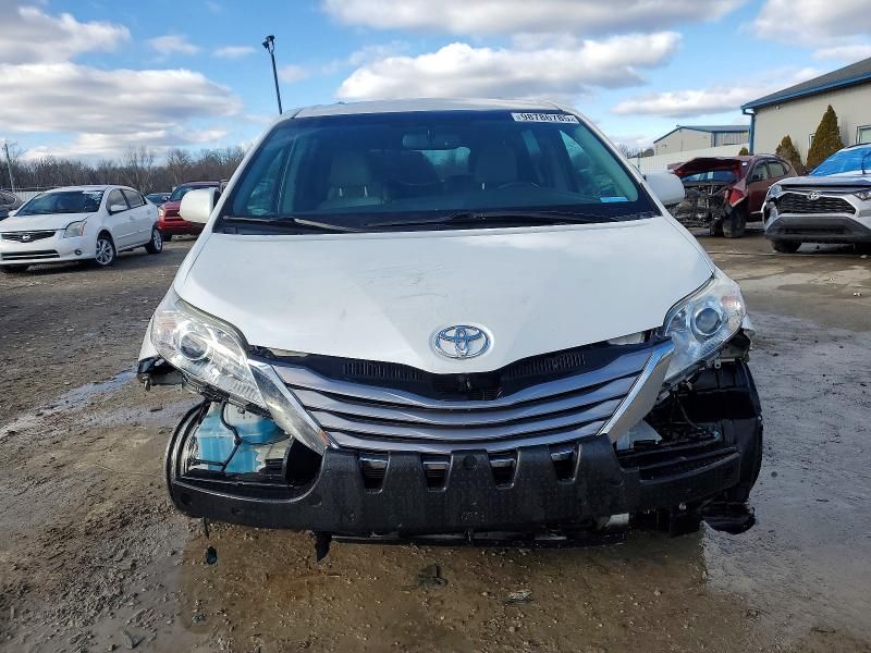 2016 Toyota Sienna xle
