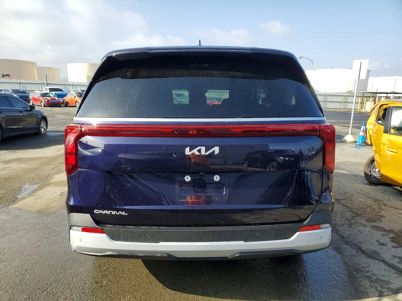 2026 KIA Carnival lx