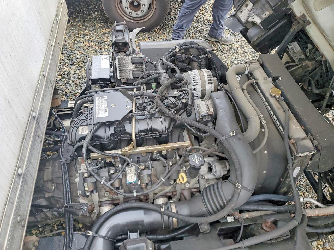 2016 Isuzu NPR BOX Truck