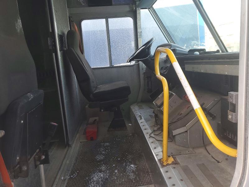 2013 Ford F59 Delivery Truck
