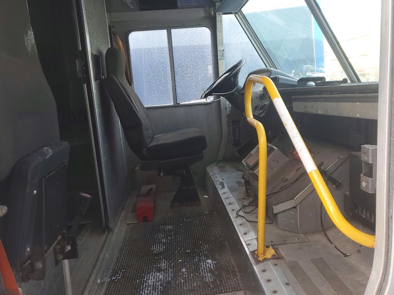 2013 Ford F59 Delivery Truck