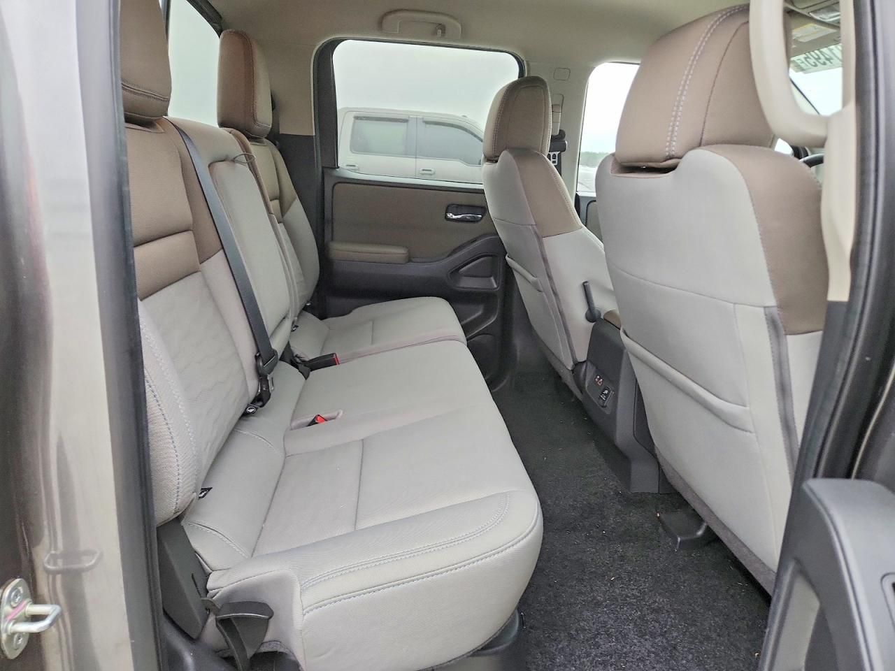 2022 Nissan Frontier s