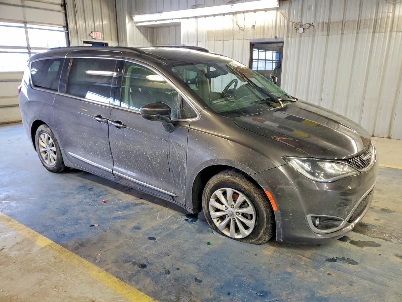 2017 Chrysler Pacifica Touring l