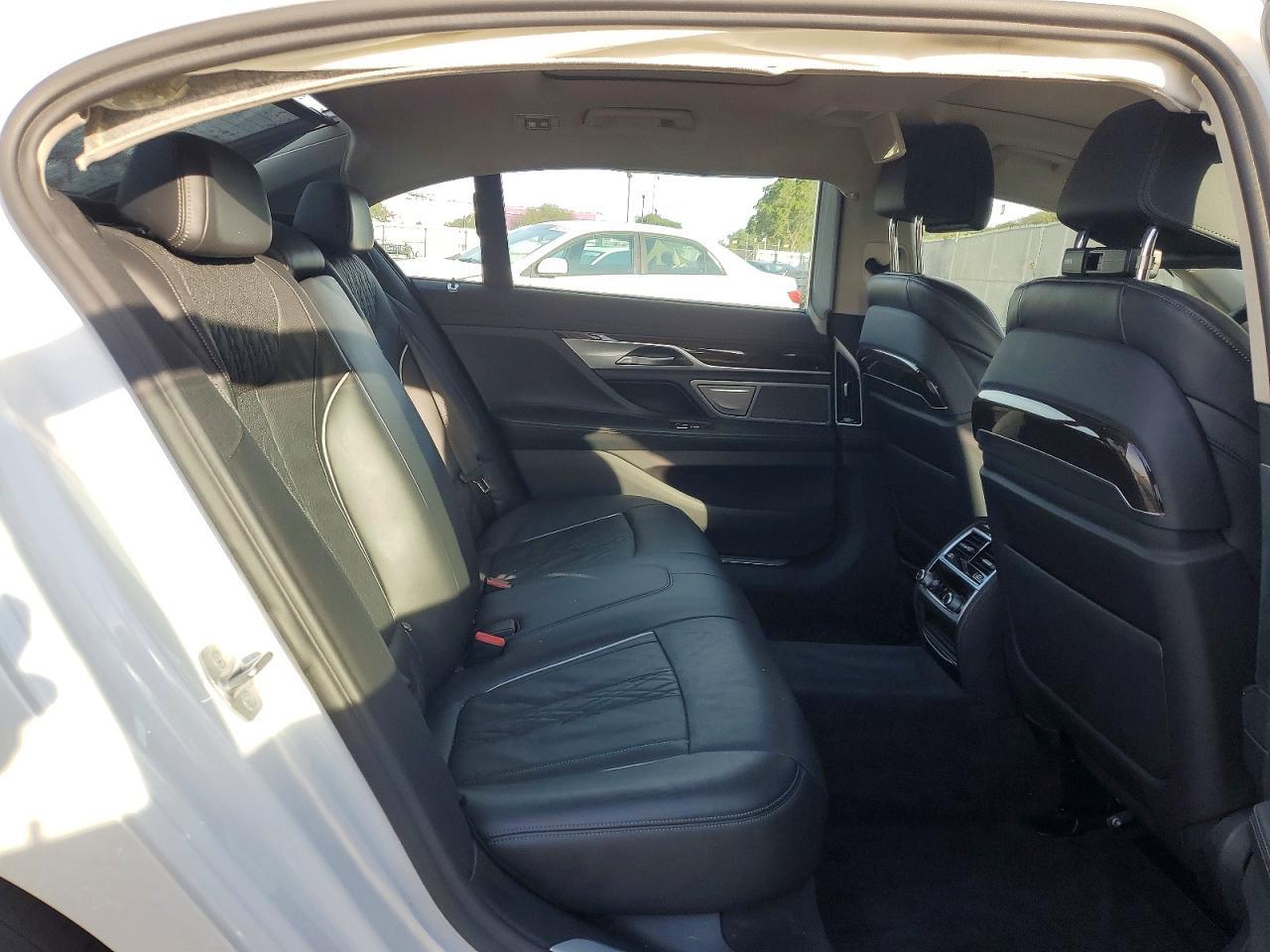 2020 BMW 740 i