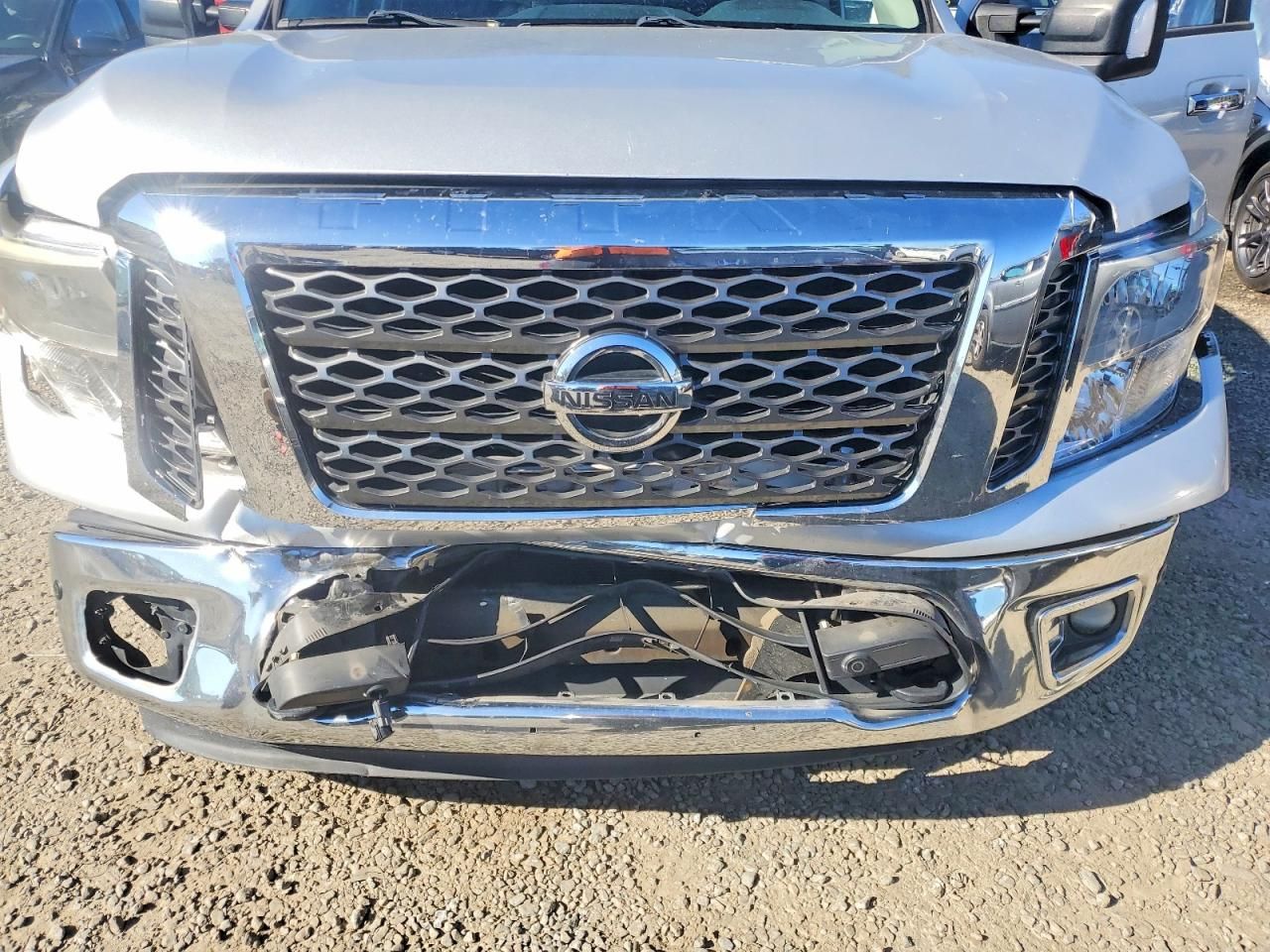 2017 Nissan Titan sv