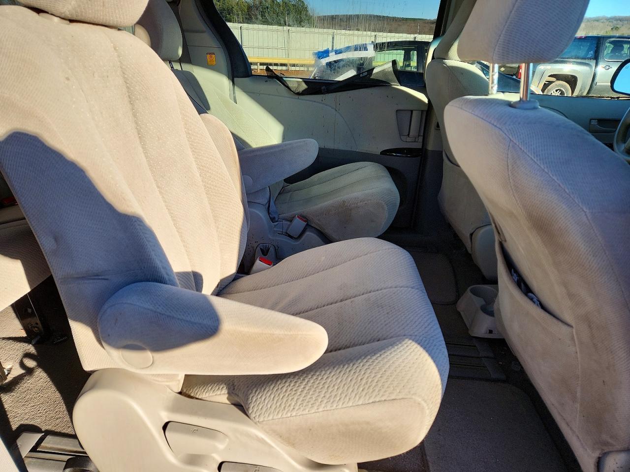 2011 Toyota Sienna le