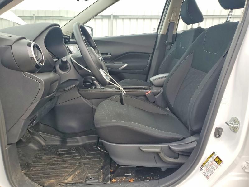 2024 Nissan Kicks sv