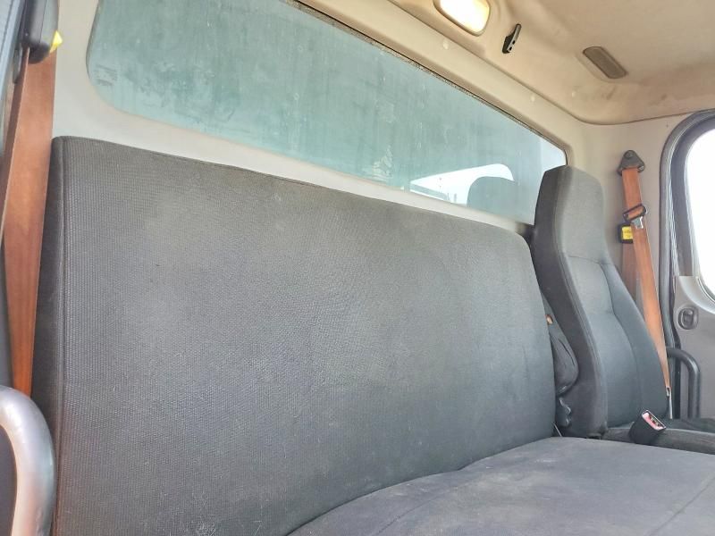 2013 Freigliner 2013 Freightliner Business Class M2 BOX Truck