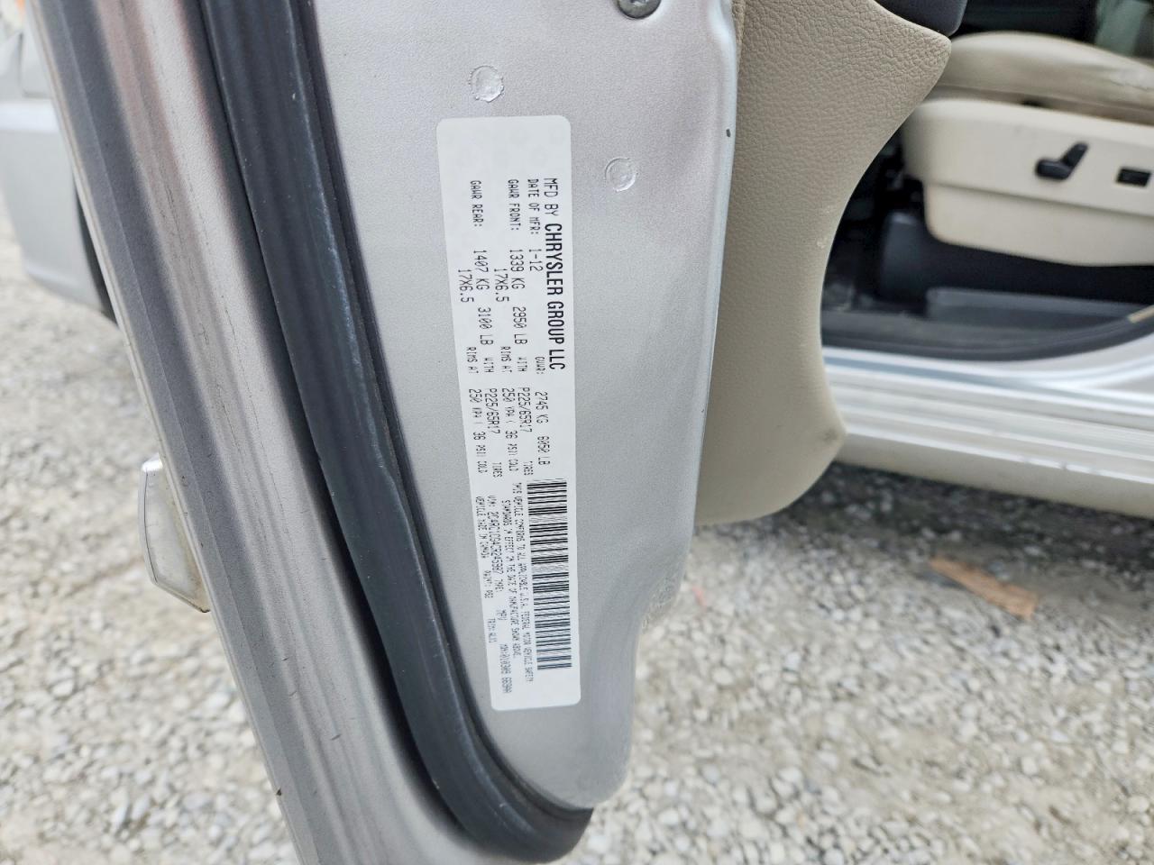 2012 Chrysler Town & Country Touring l