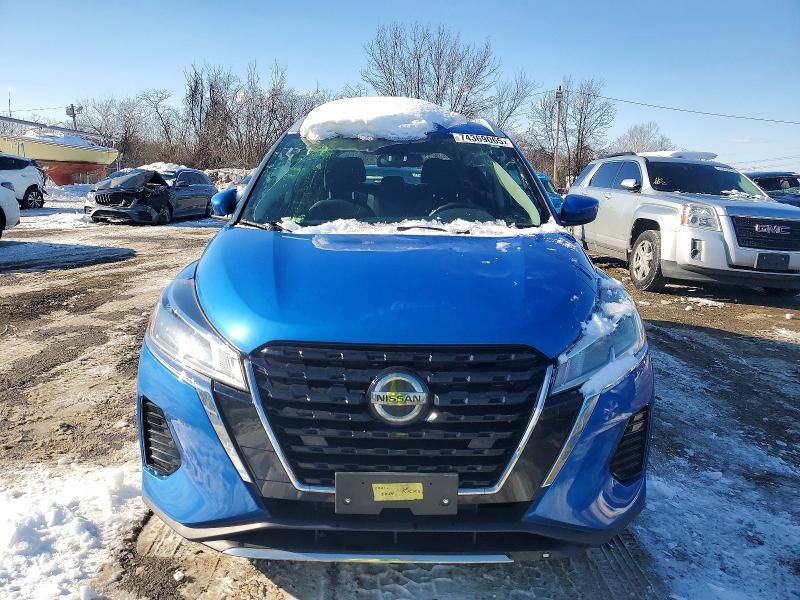 2021 Nissan Kicks sv