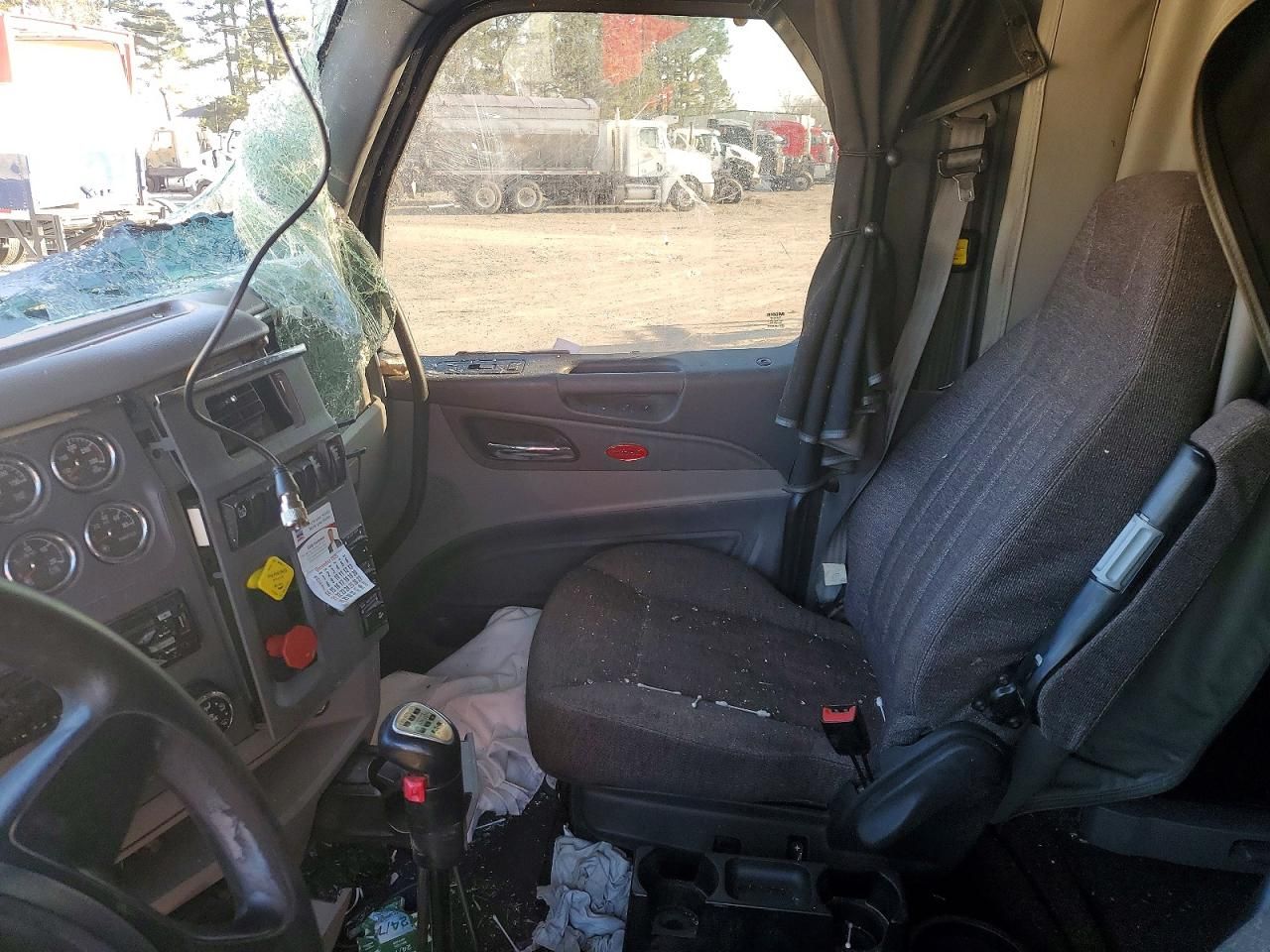 2016 Peterbilt Tractor 579-Feed Delivery Truck