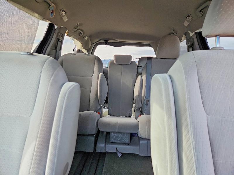 2015 Toyota Sienna le 8-passenger