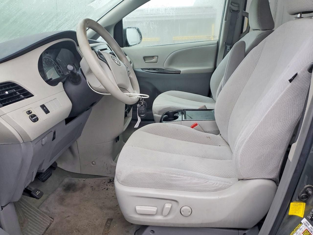 2013 Toyota Sienna le