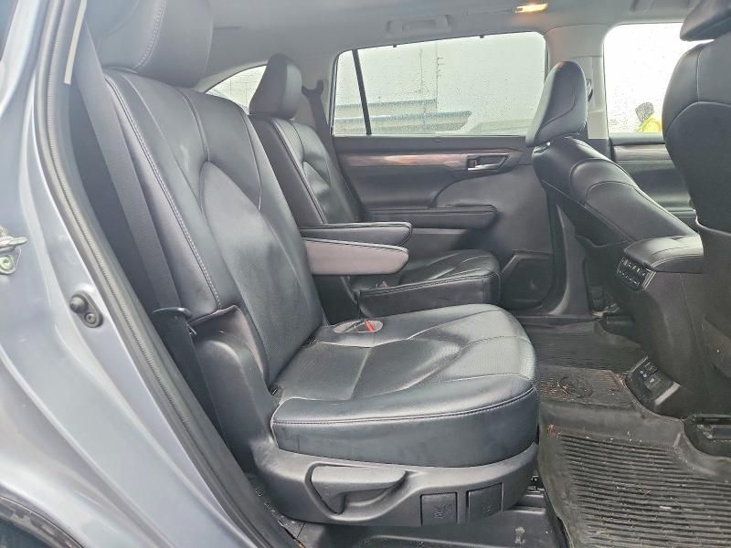 2022 Toyota Highlander Platinum