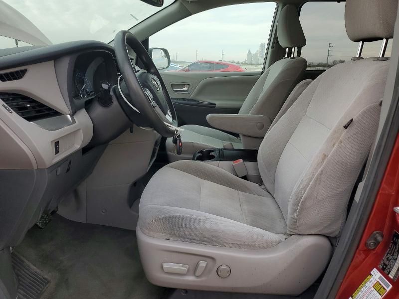 2018 Toyota Sienna le