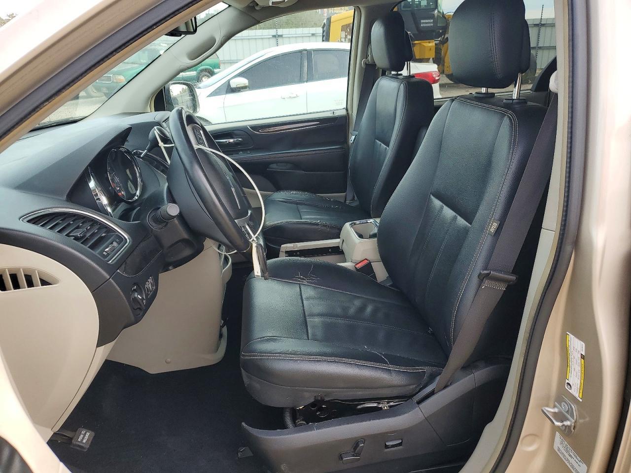2016 Chrysler Town & Country Touring