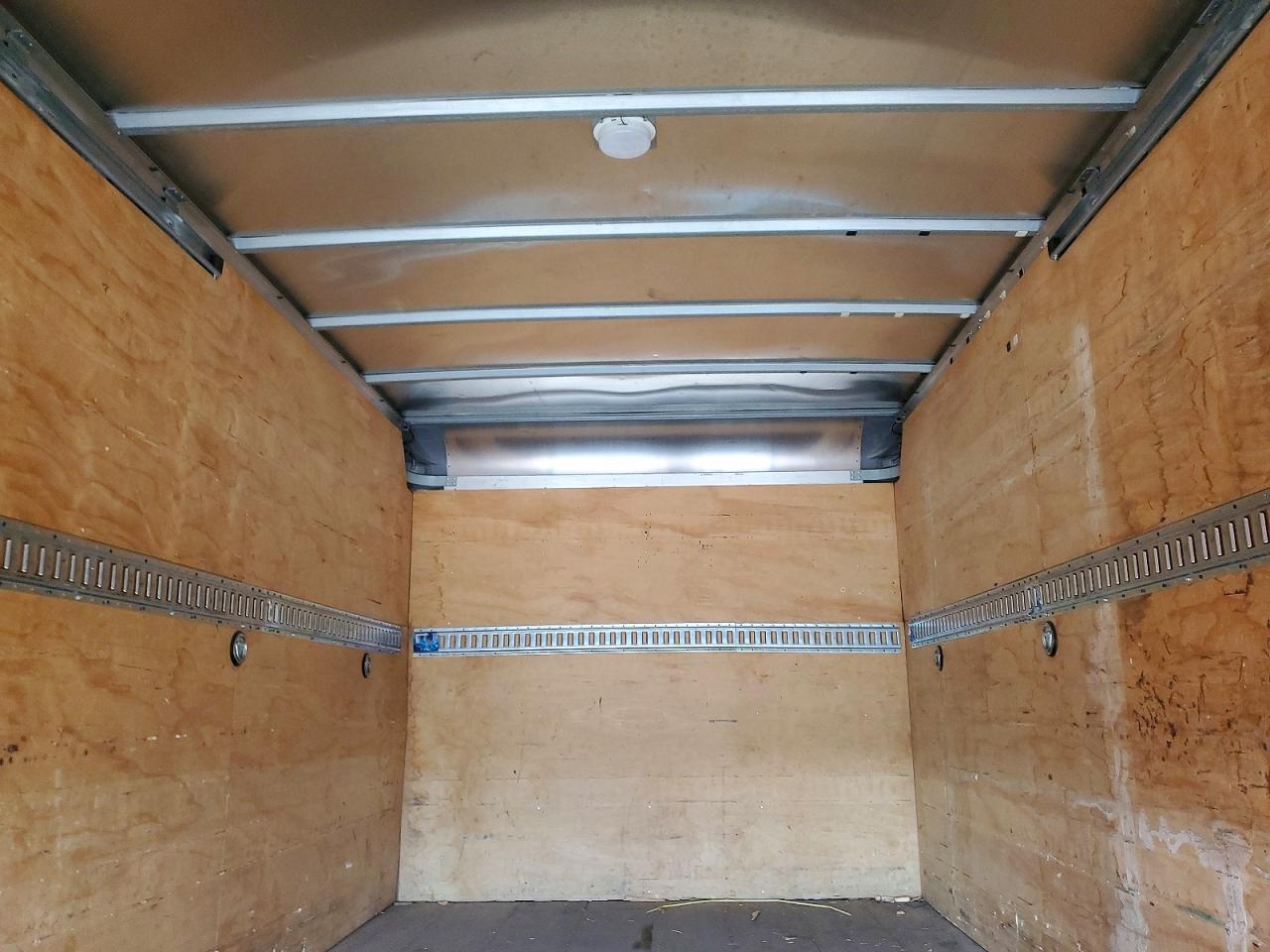 2015 Isuzu NPR HD BOX Truck