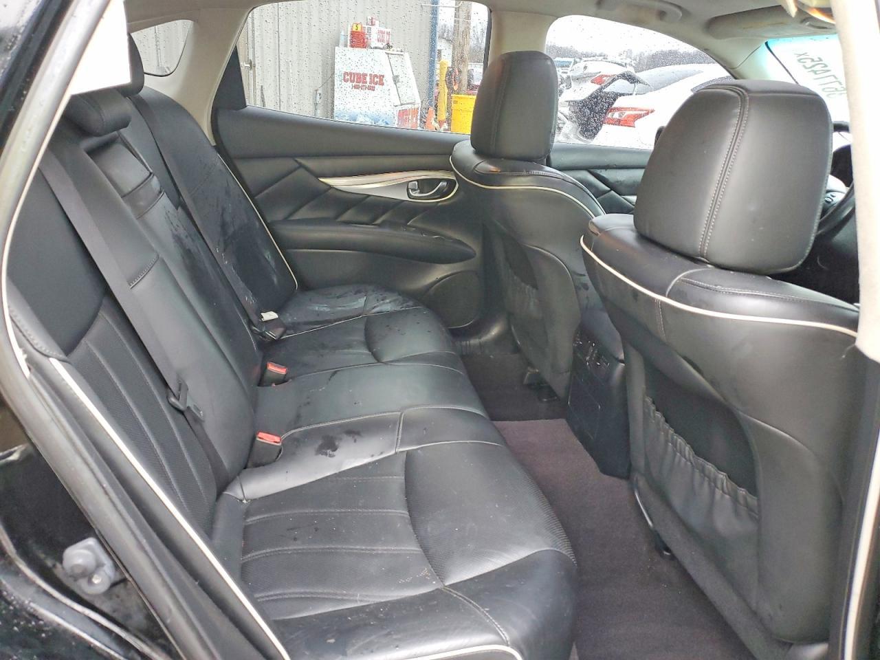 2017 Infiniti Q70 3.7