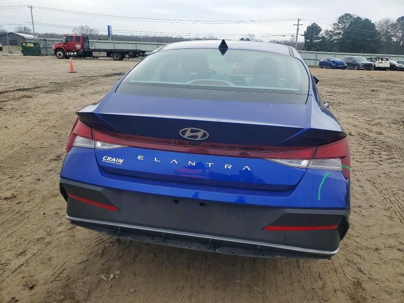 2025 Hyundai Elantra se