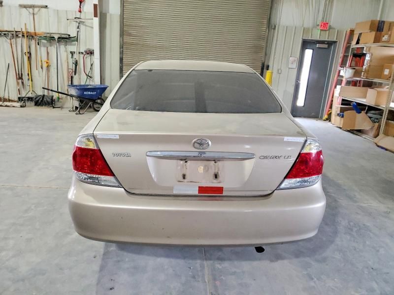 2005 Toyota Camry le