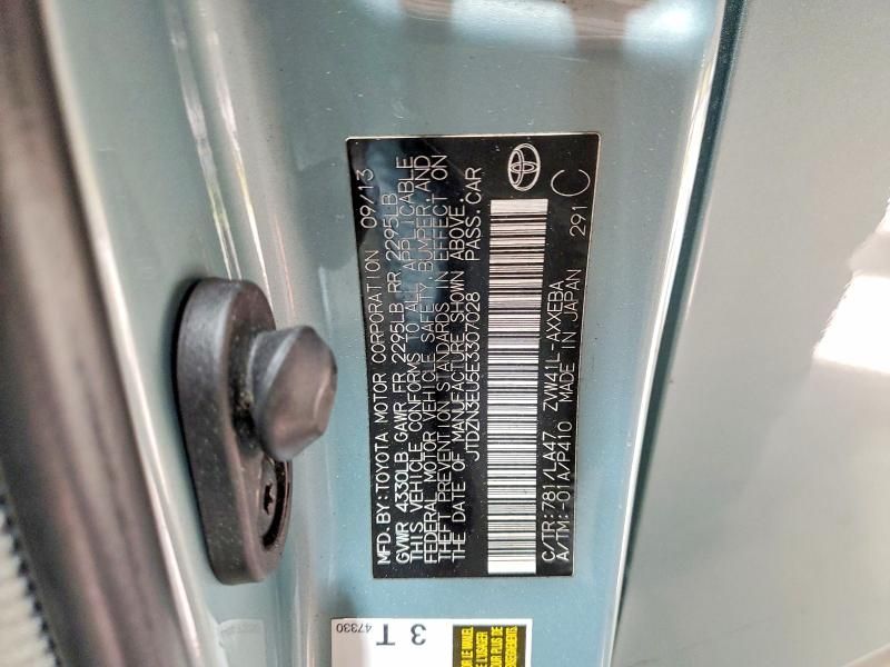 2014 Toyota Prius v Five