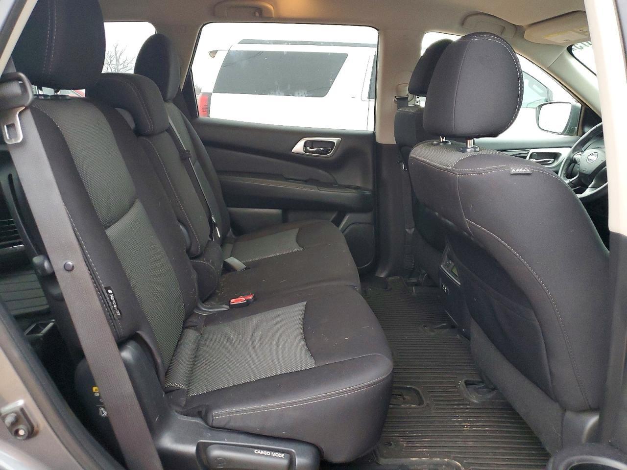 2020 Nissan Pathfinder sv
