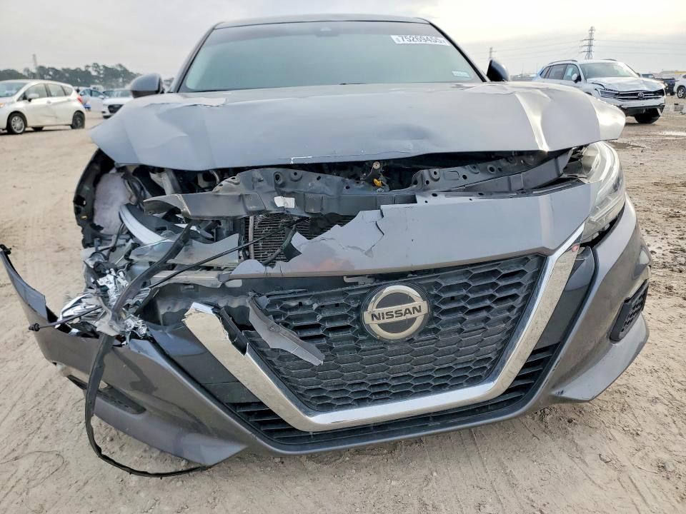 2021 Nissan Altima sv