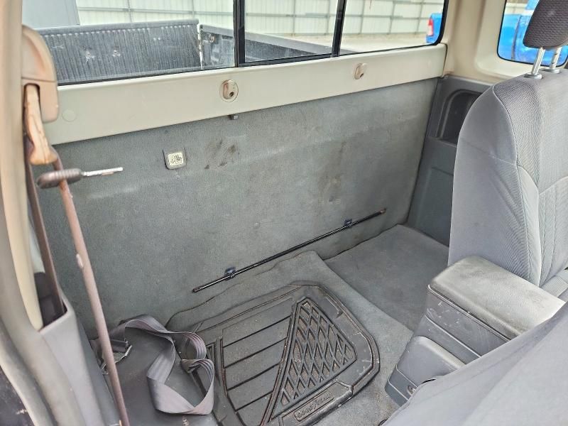 2004 Nissan Frontier King cab xe