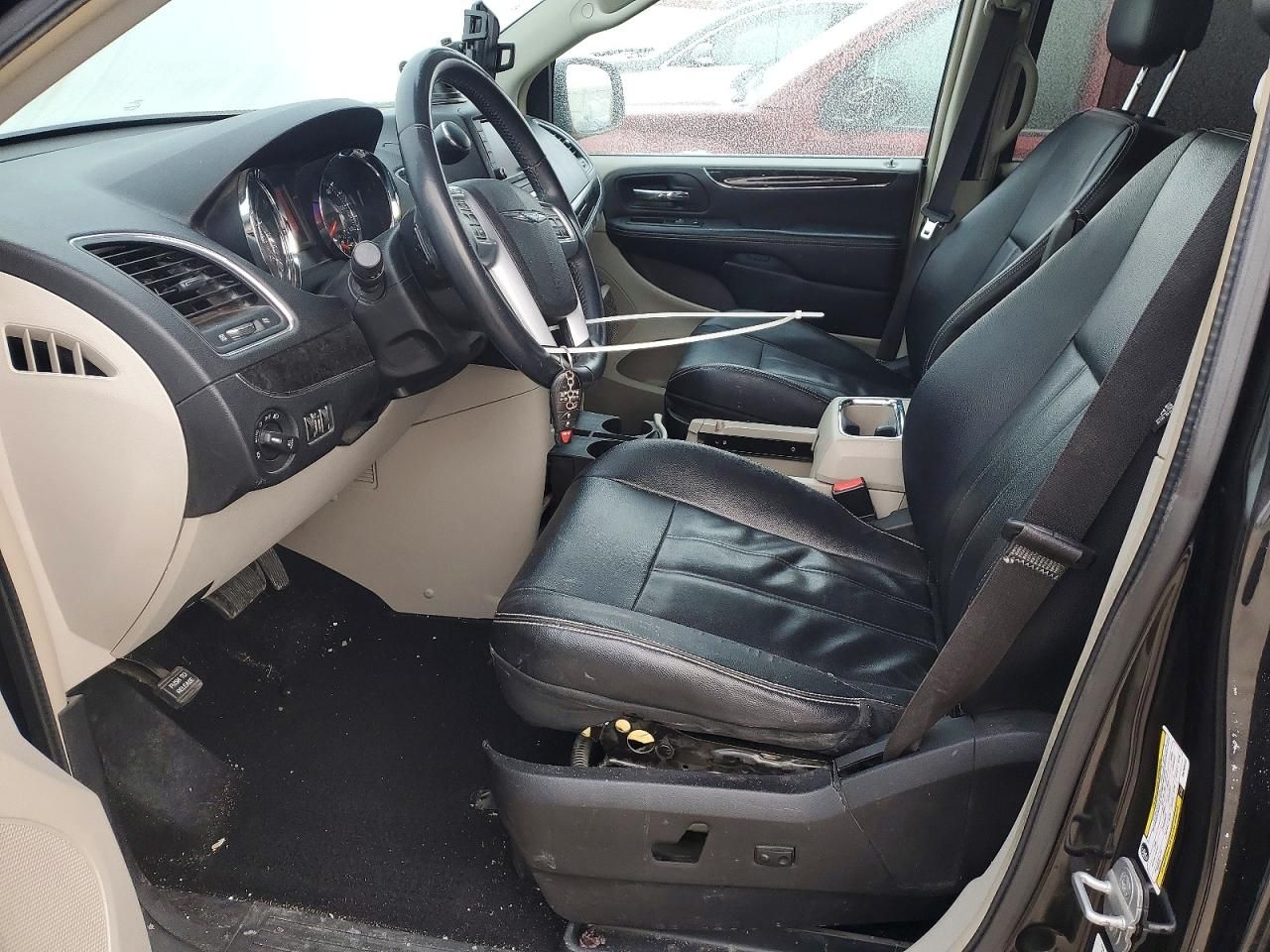 2013 Chrysler Town & Country Touring