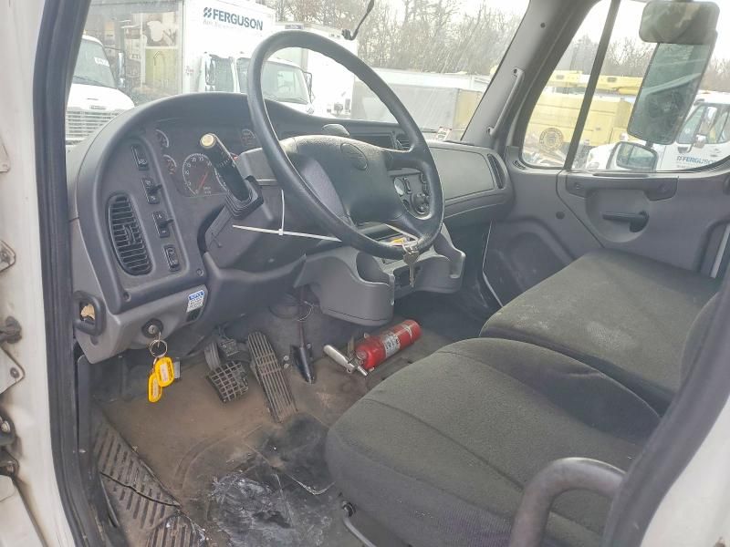 2015 Freightliner Business Class M2 box Truck