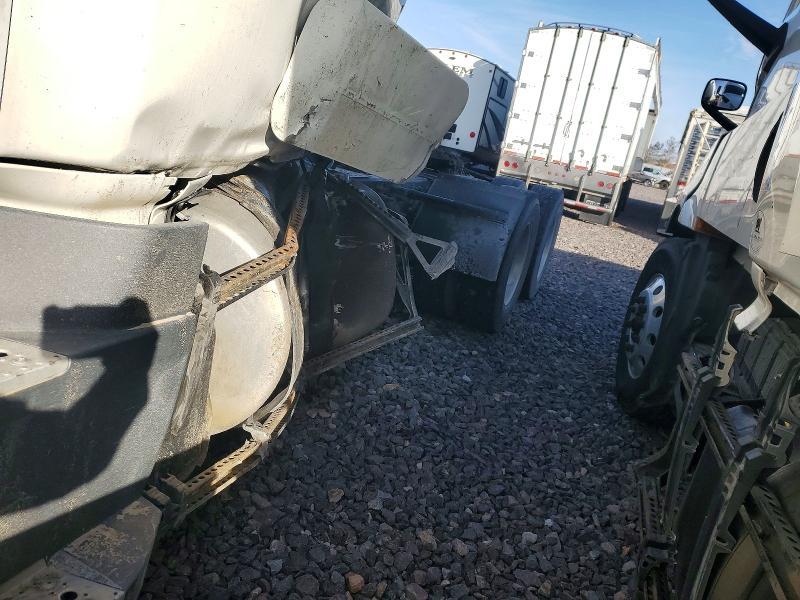 2022 Freigliner 2022 Freightliner Cascadia 126 Semi Truck