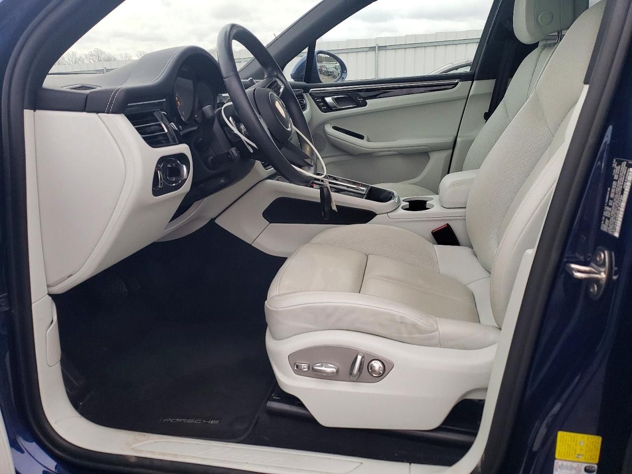 2024 Porsche Macan Base