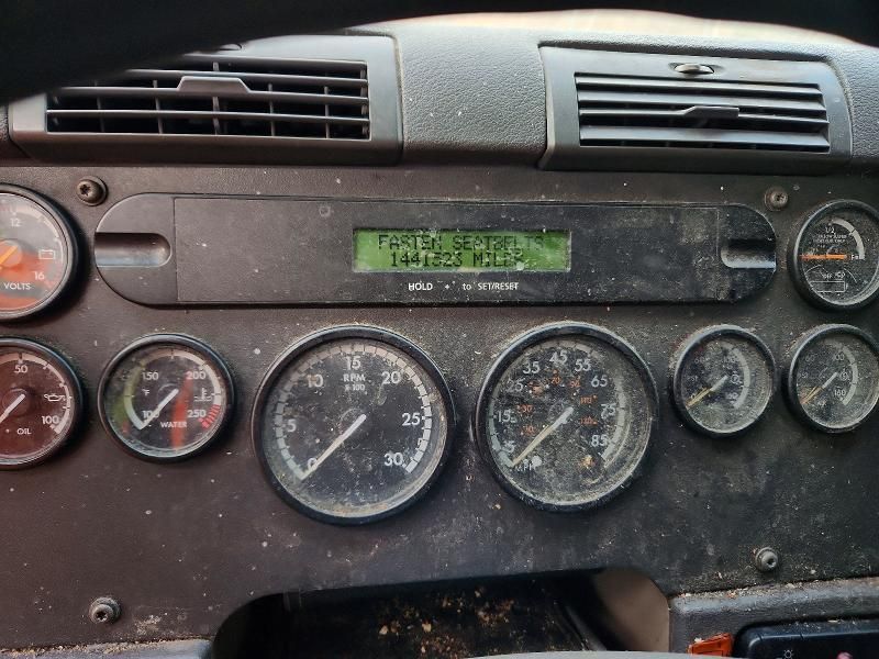 2014 Freightliner Cascadia Semi Truck