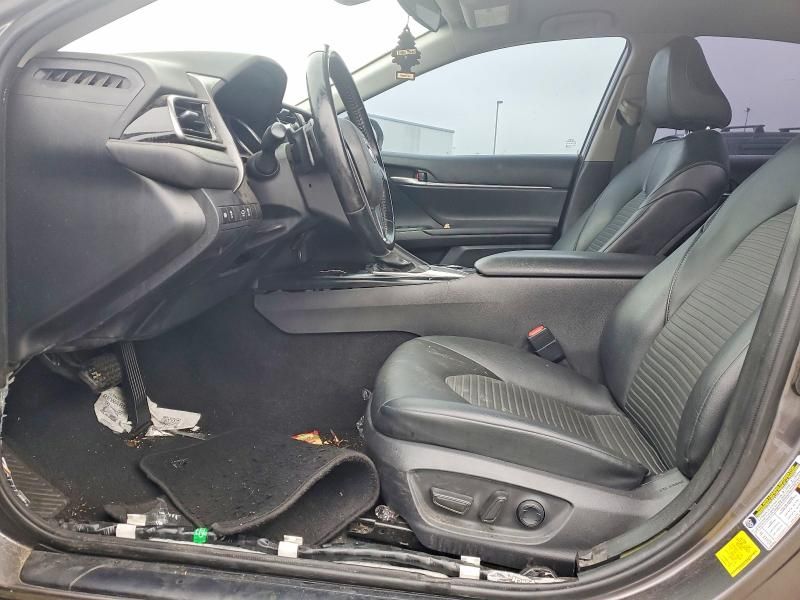 2020 Toyota Camry se