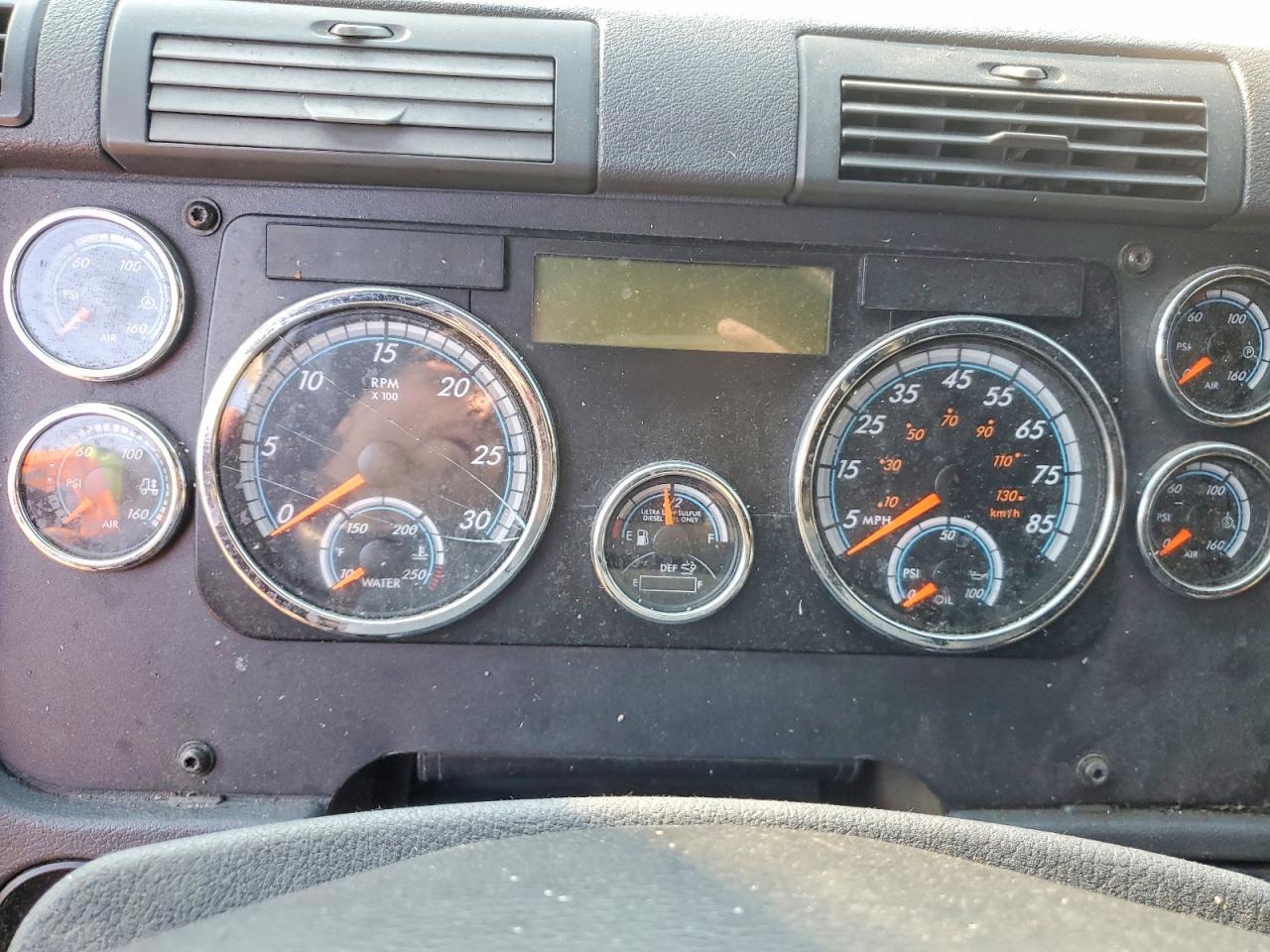 2017 Freightliner Cascadia 125 Semi Truck