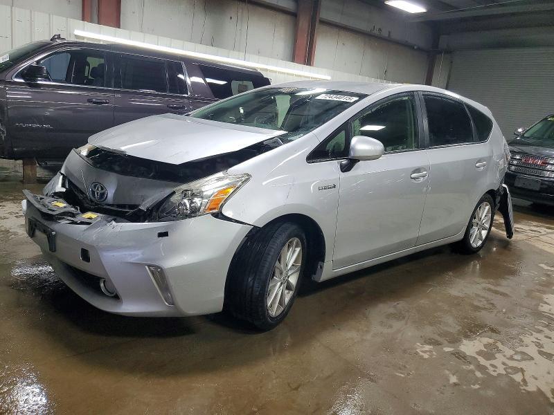 2014 Toyota Prius v Five