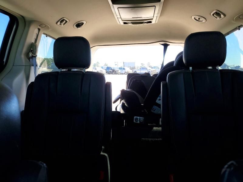 2016 Chrysler Town & Country Touring l