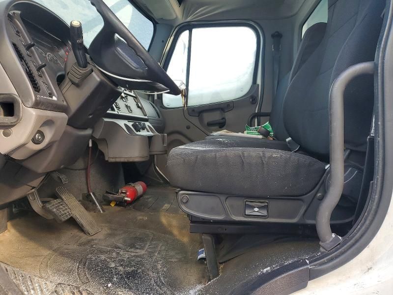 2017 Freightliner Business Class M2 BOX Truck