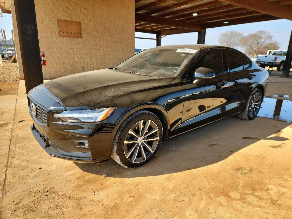 2022 Volvo S60 B5 Momentum