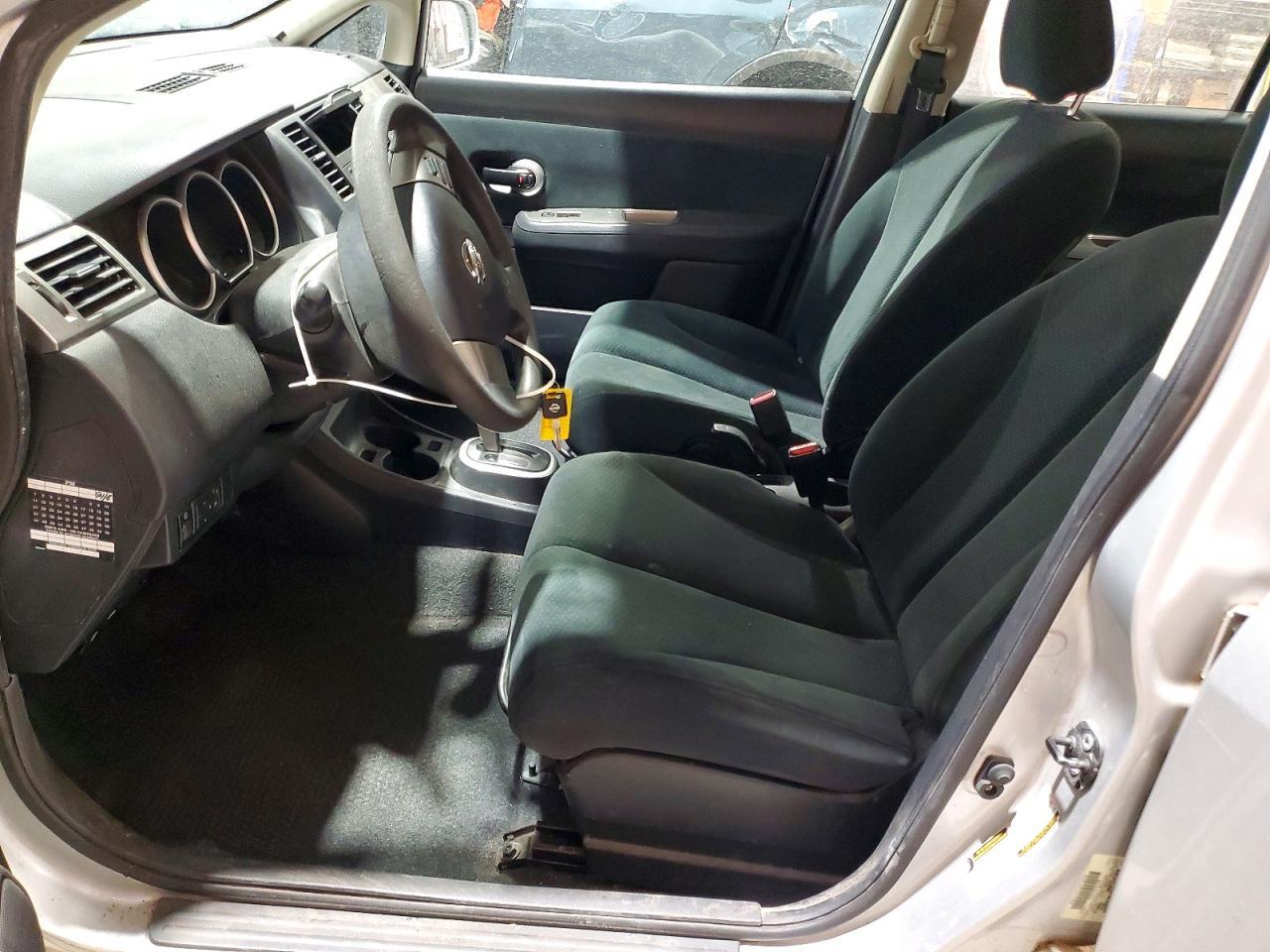 2010 Niss Versa s