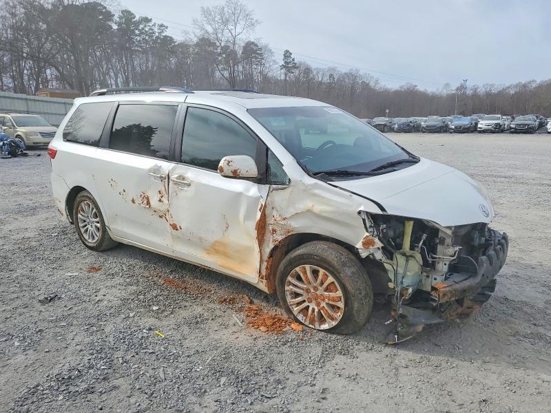 2016 Toyota Sienna xle